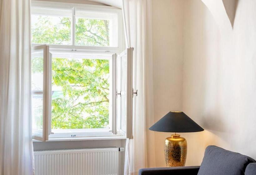 家庭工作室, Goldenes Schiff