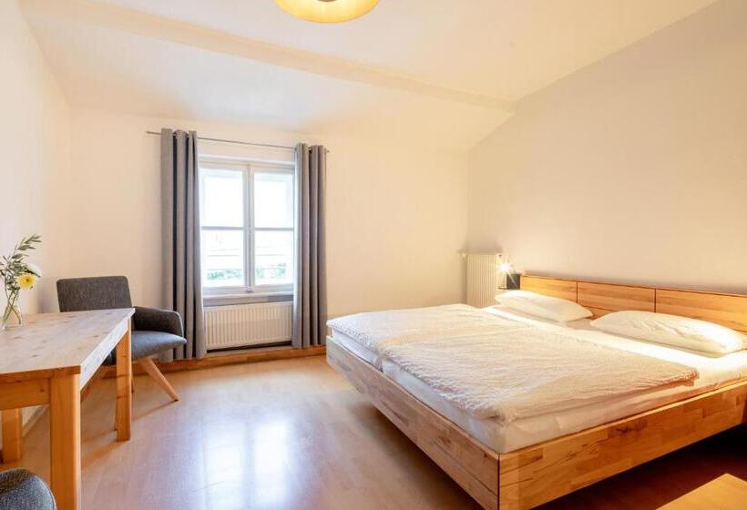 带共用浴室的标准房间, Goldenes Schiff