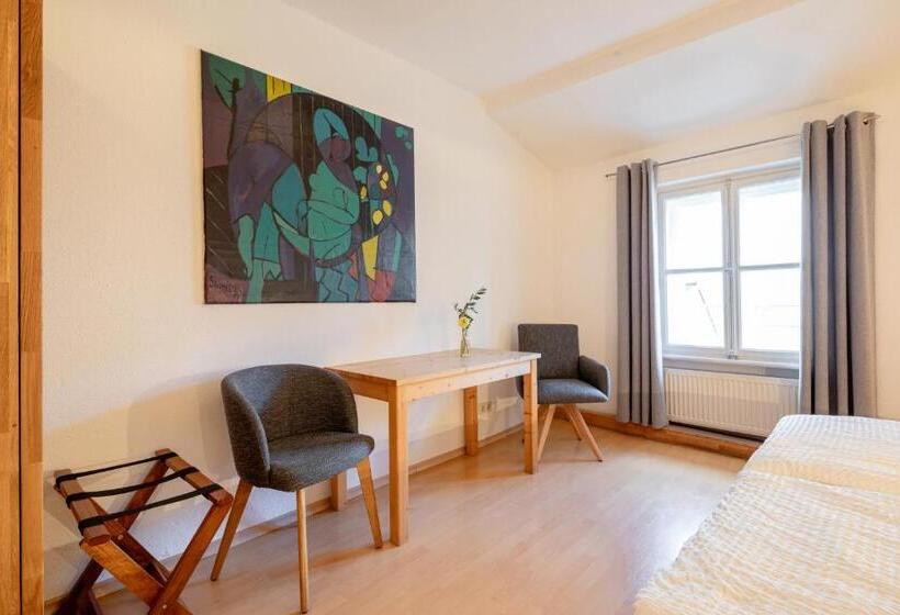 带共用浴室的标准房间, Goldenes Schiff