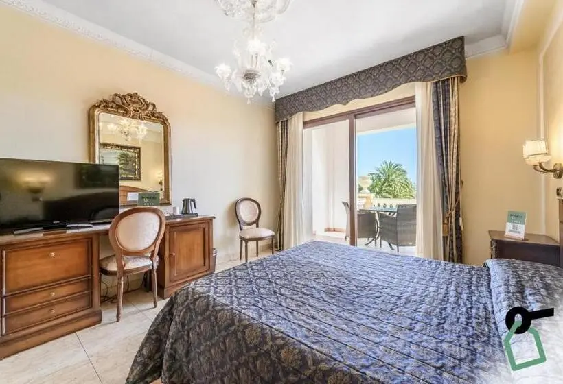 オーシャンビュースタンダードルームバルコニー付き, Hotiday Room Collection   Olbia Porto