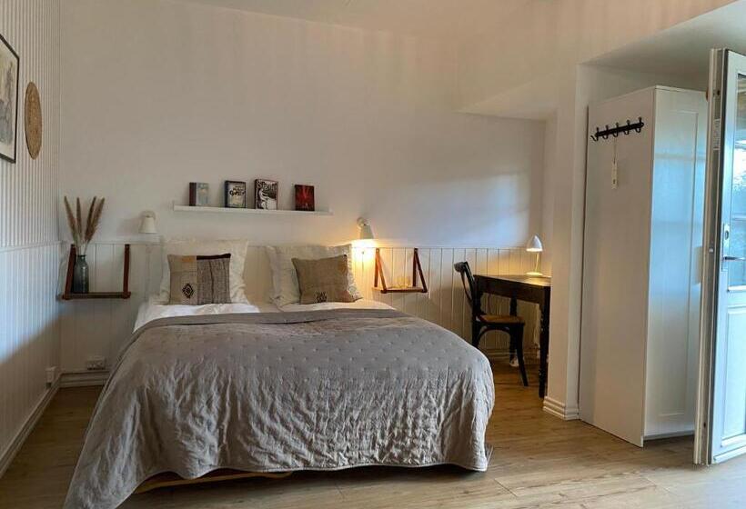 غرفة عائلية مطلّة علي الحديقة, Liseleje Bade