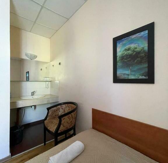 اتاق استاندارد سه تخته با سرویس بهداشتی مشترک, Rooms Sonata