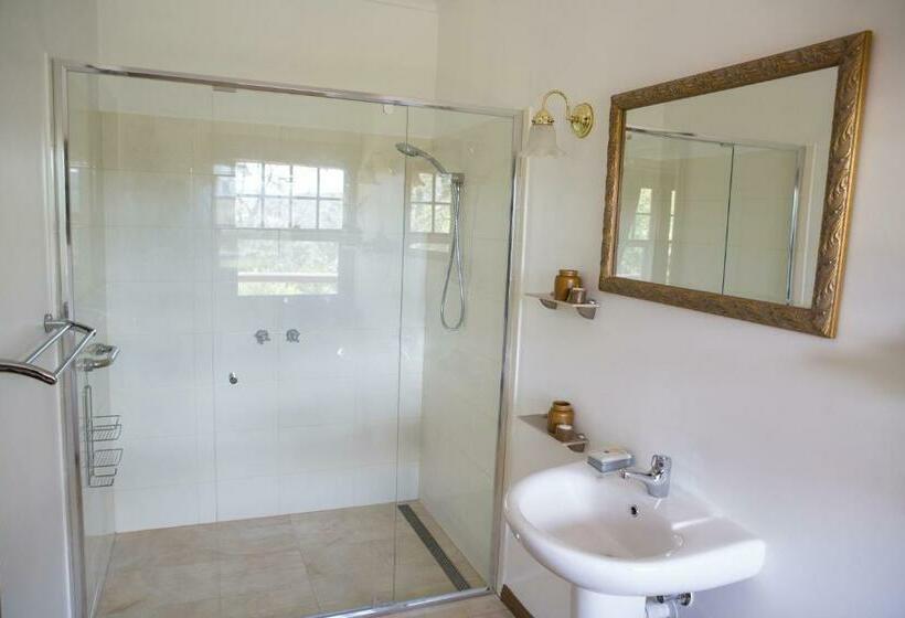 デラックスルーム, Buttercup Hill