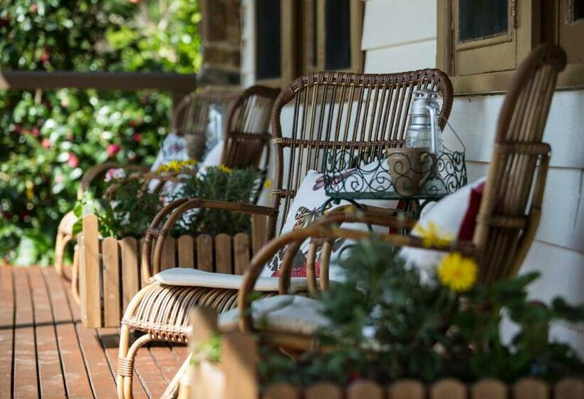 デラックスルーム, Buttercup Hill