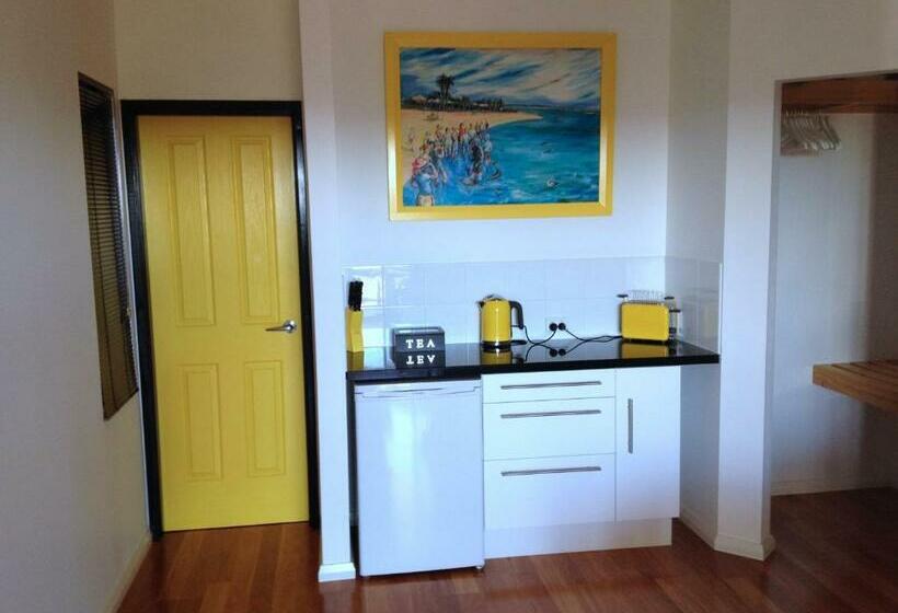 اتاق لوکس با چشمانداز دریا, On The Deck @ Shark Bay