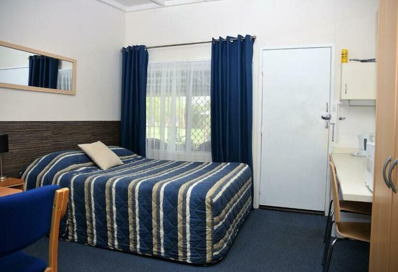 Номер Стандарт, Chinchilla Motel