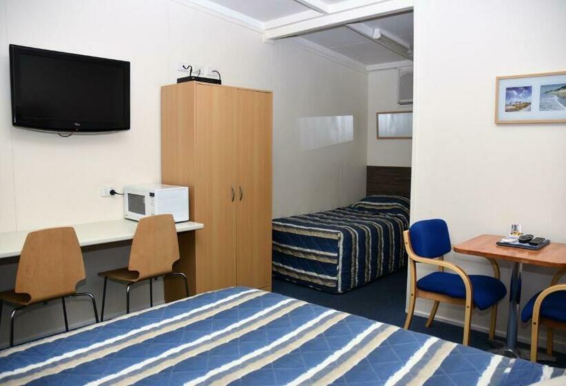 스탠다드 룸 퀸사이즈 침대, Chinchilla Motel