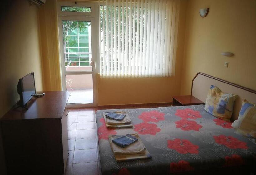 2 Bedroom Suite with Balcony, Femili Hotel Diveda