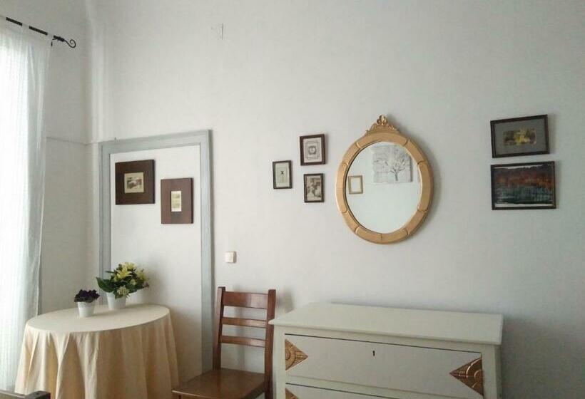 اتاق خانوادگی, Hostel Raymundo