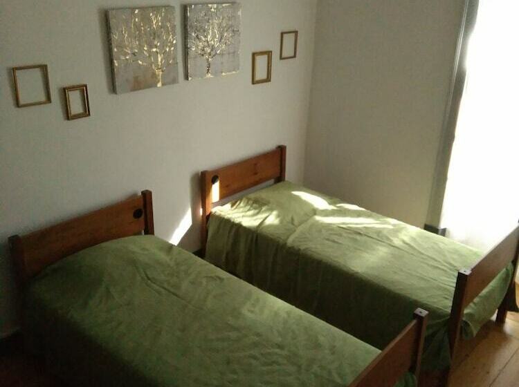 اتاق خانوادگی, Hostel Raymundo