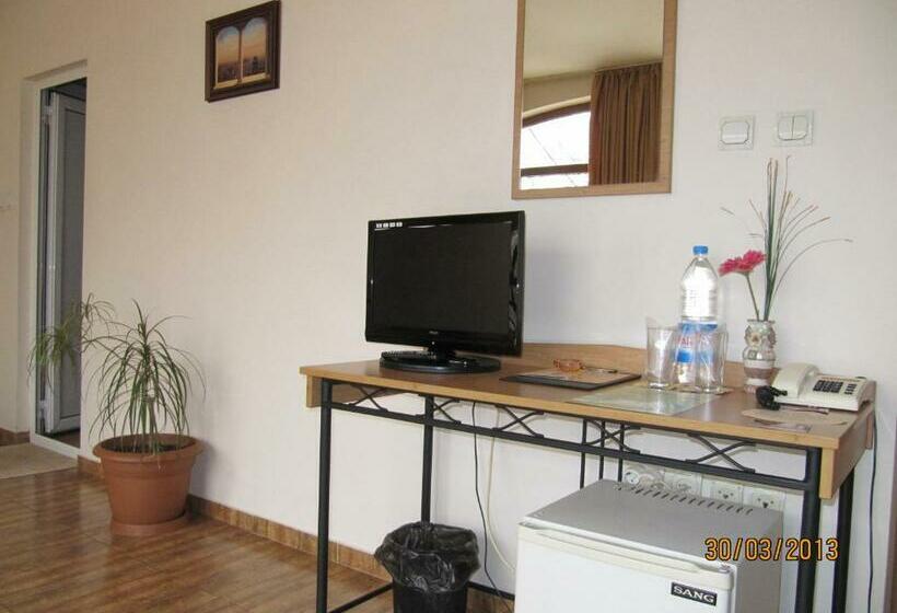 חדר קומפורט, Central Family