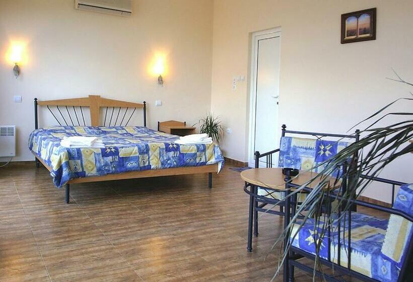 חדר קומפורט, Central Family