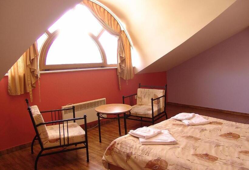 חדר קומפורט, Central Family