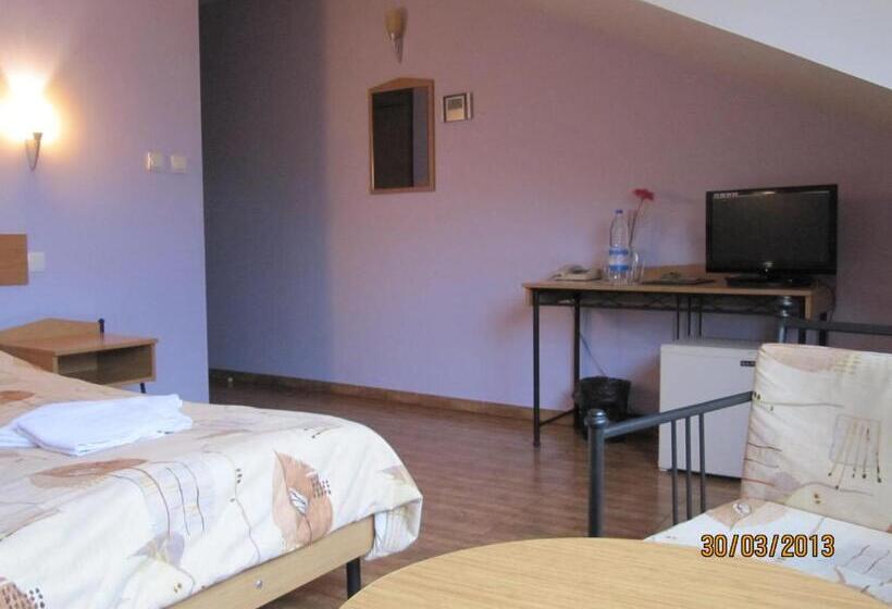 غرفة كومفورت, Central Family