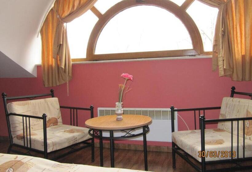 חדר קומפורט, Central Family