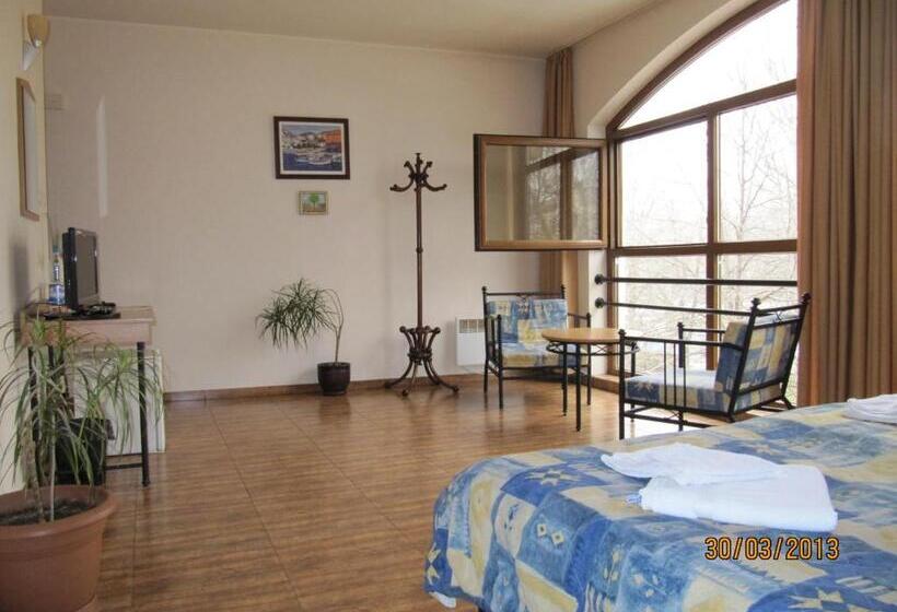 غرفة كومفورت, Central Family