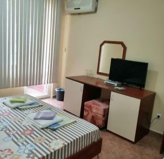 Трехместный Номер Стандарт с Балконом, Femili Hotel Diveda