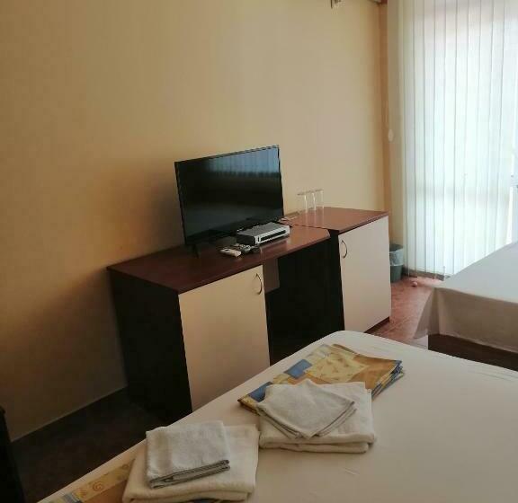 חדר סטנדרט לשלושה עם מרפסת, Femili Hotel Diveda