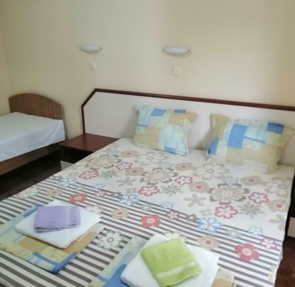 חדר סטנדרט לשלושה עם מרפסת, Femili Hotel Diveda