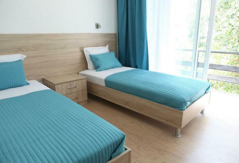 غرفة قياسية ذات إطلالة, Hijata