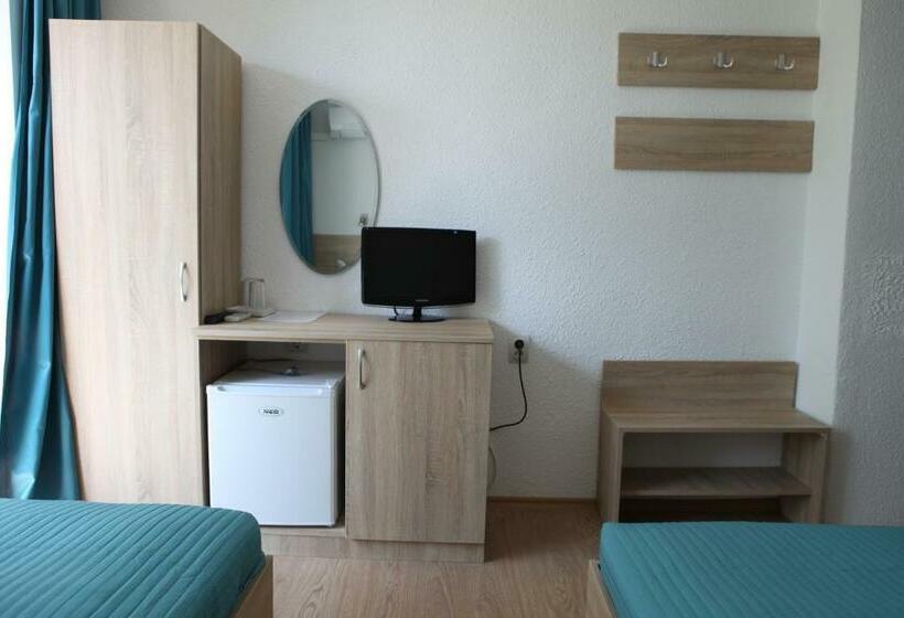 غرفة قياسية ذات إطلالة, Hijata