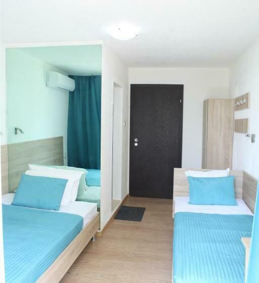 غرفة قياسية ذات إطلالة, Hijata