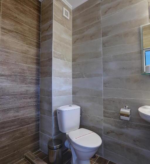 이코노미 룸, Jupiter 1 Family