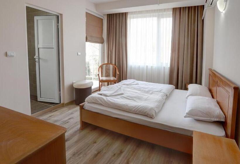 이코노미 룸, Jupiter 1 Family