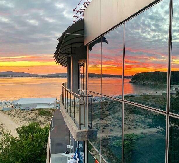 측면 바다 전망 스위트, Kamenec