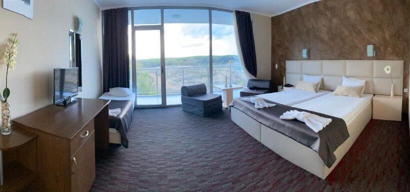 스탠다드 트리플 룸, Kamenec