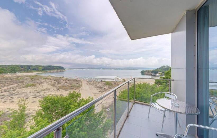 带海景标准单人间, Kamenec