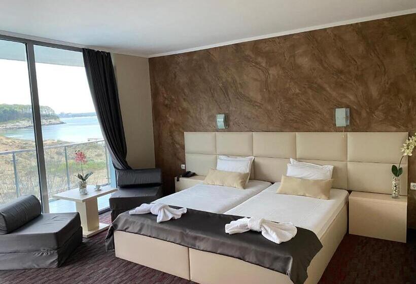 带海景标准单人间, Kamenec