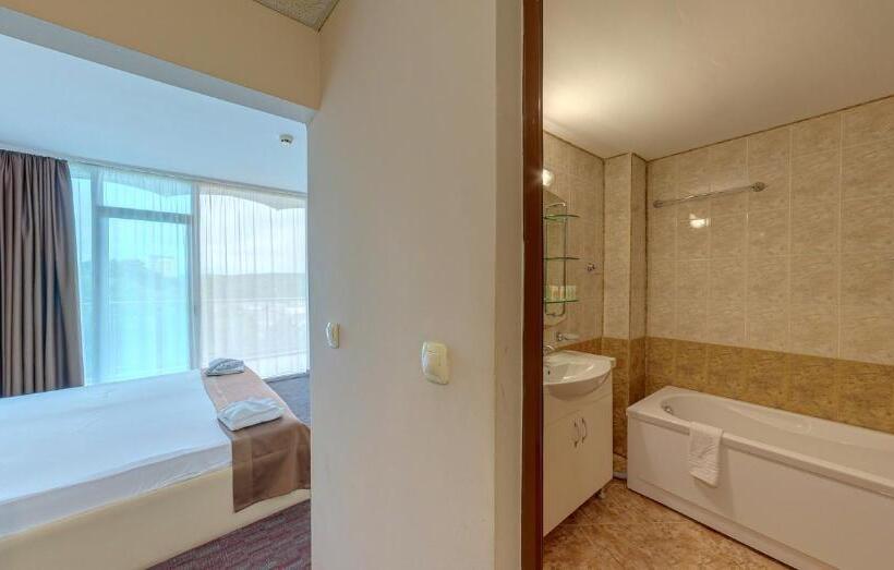 스탠다드 룸, Kamenec