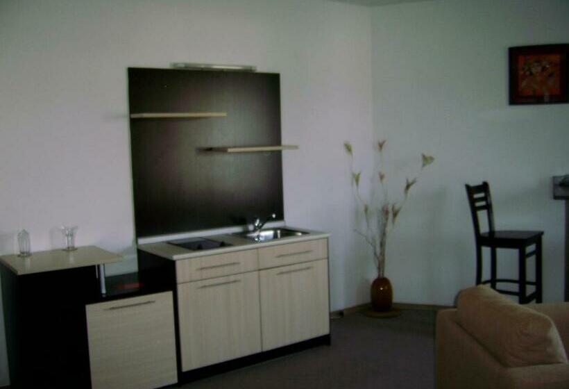 Junior Suite z Hydromasażem, Kardjali