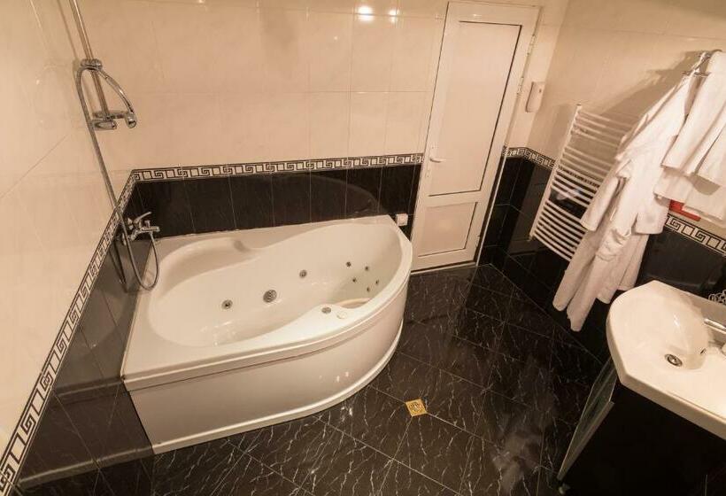 Junior Suite z Hydromasażem, Kardjali