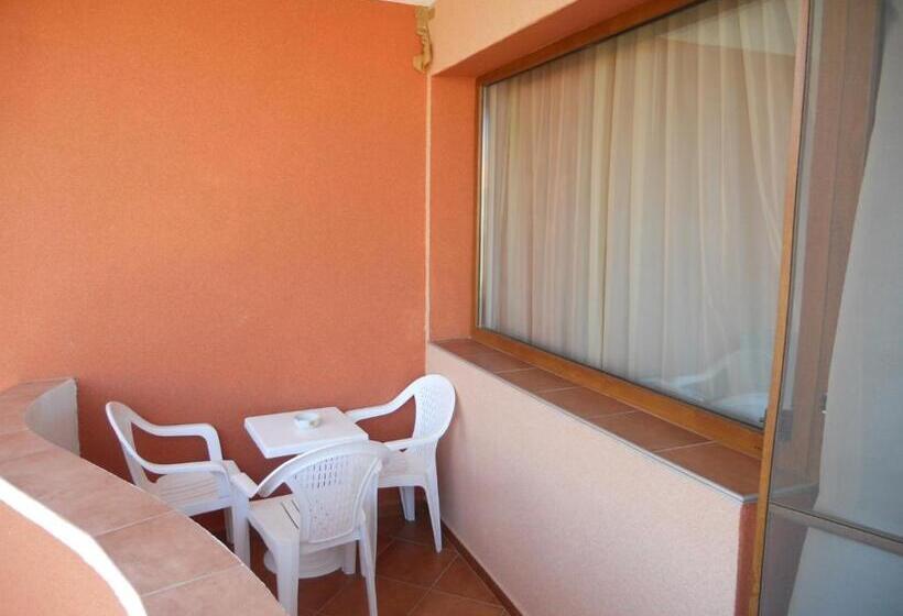 اتاق استاندارد سه نفره, Marianas Guesthouse