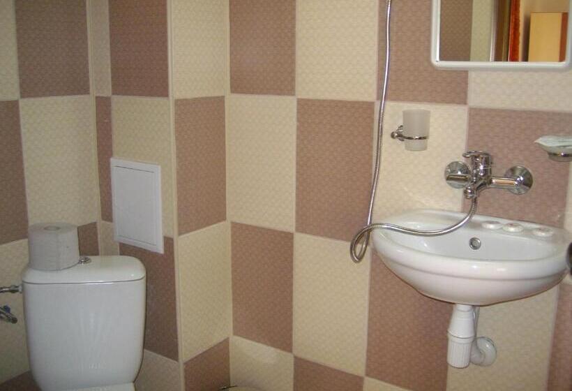 اتاق استاندارد سه نفره, Marianas Guesthouse