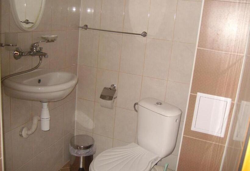 اتاق استاندارد سه نفره, Marianas Guesthouse