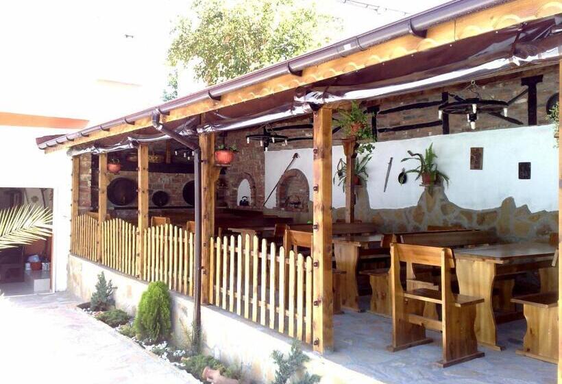 اتاق استاندارد چهارنفره با بالکن, Marianas Guesthouse