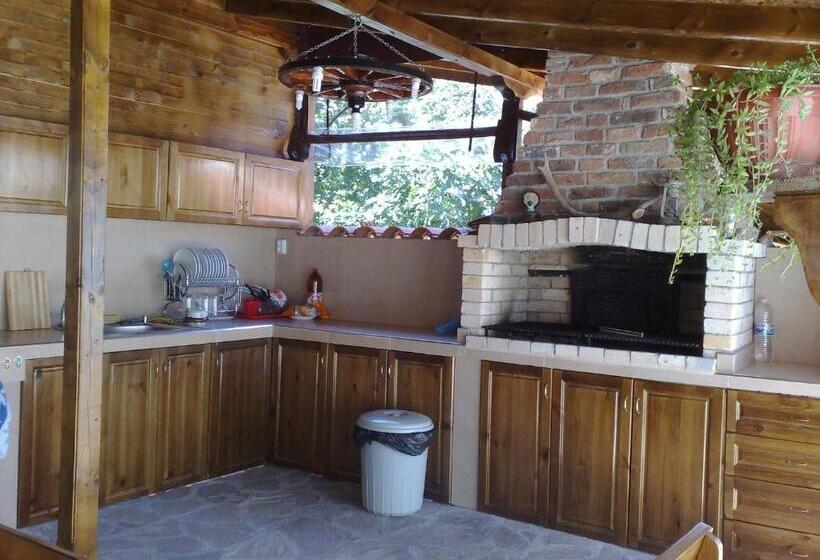 اتاق استاندارد چهارنفره با بالکن, Marianas Guesthouse