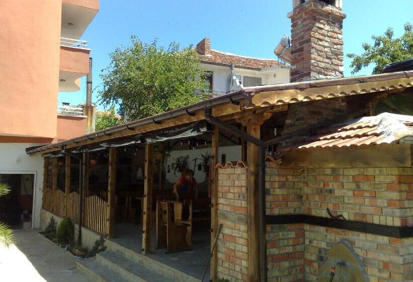 Четырехместный Номер Стандарт с Балконом, Marianas Guesthouse