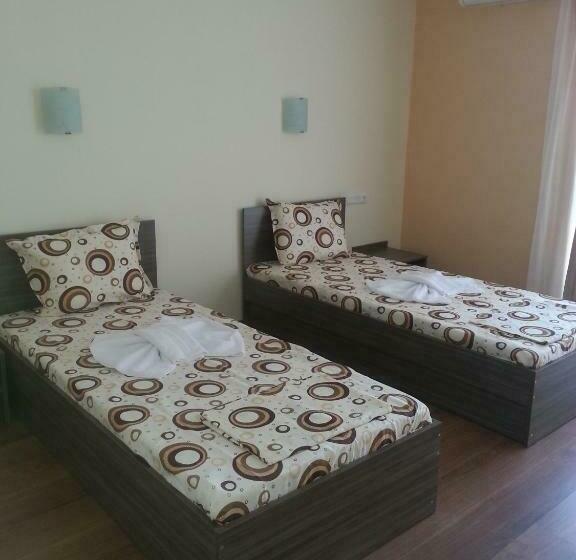 اتاق استاندارد با بالکن, Ray