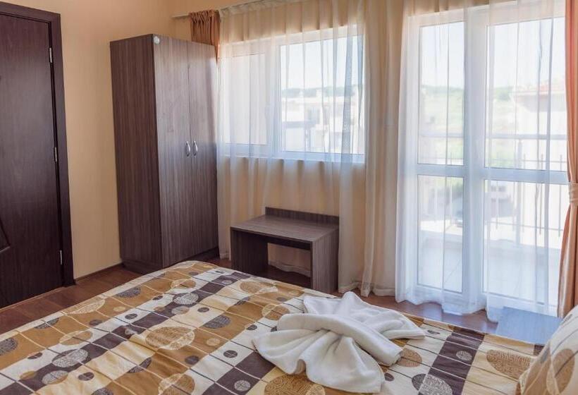 اتاق استاندارد با بالکن, Ray