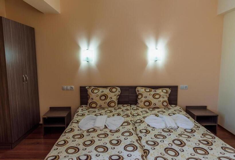 اتاق استاندارد با بالکن, Ray