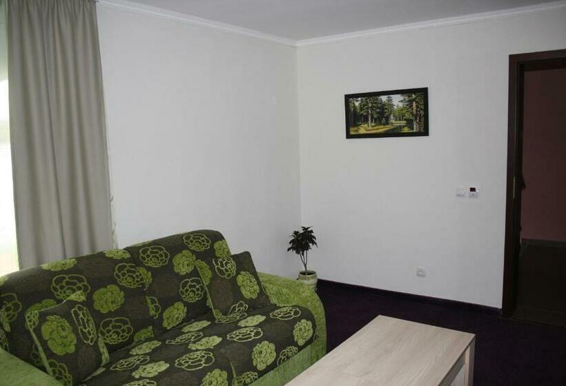 スイート, Saint George Family