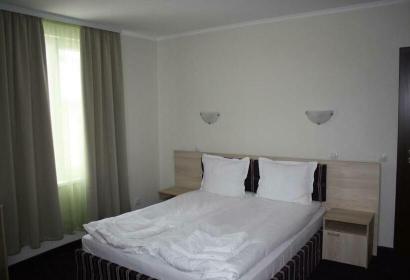 スタンダードルーム, Saint George Family