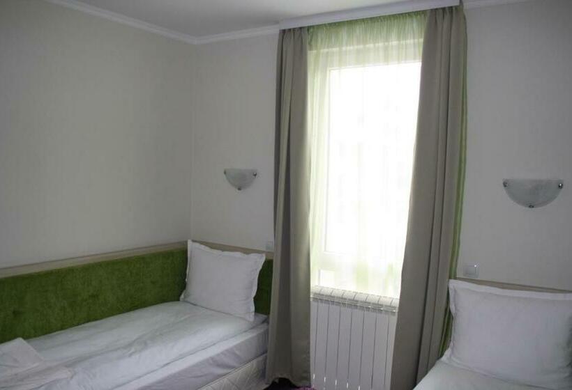 スタンダードルーム, Saint George Family