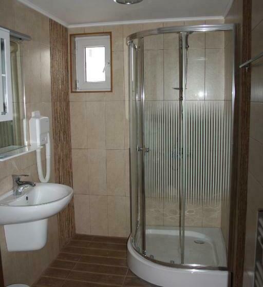 Quarto Estandar, Saint George Family