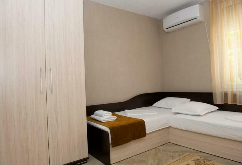 스탠다드 룸, St.st. Constantine And Helena