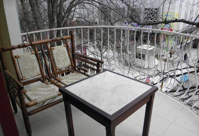 주니어 스위트, St.st. Constantine And Helena